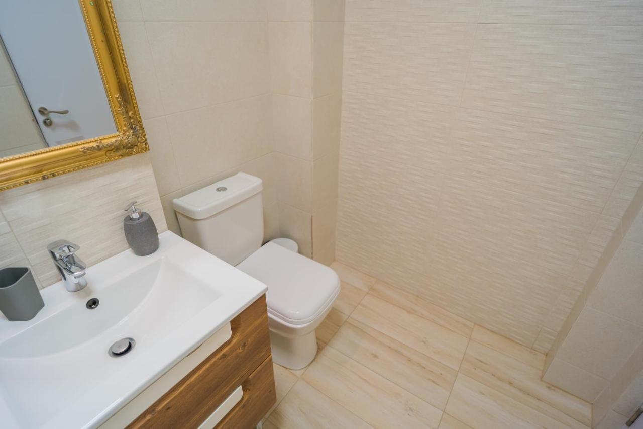Cozy & Spacious 2Br Apartment With Netflix Bucarest Exterior foto