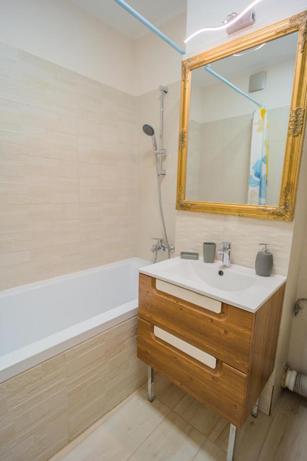 Cozy & Spacious 2Br Apartment With Netflix Bucarest Exterior foto