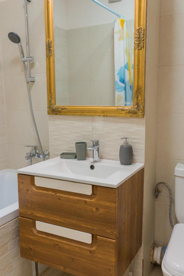 Cozy & Spacious 2Br Apartment With Netflix Bucarest Exterior foto